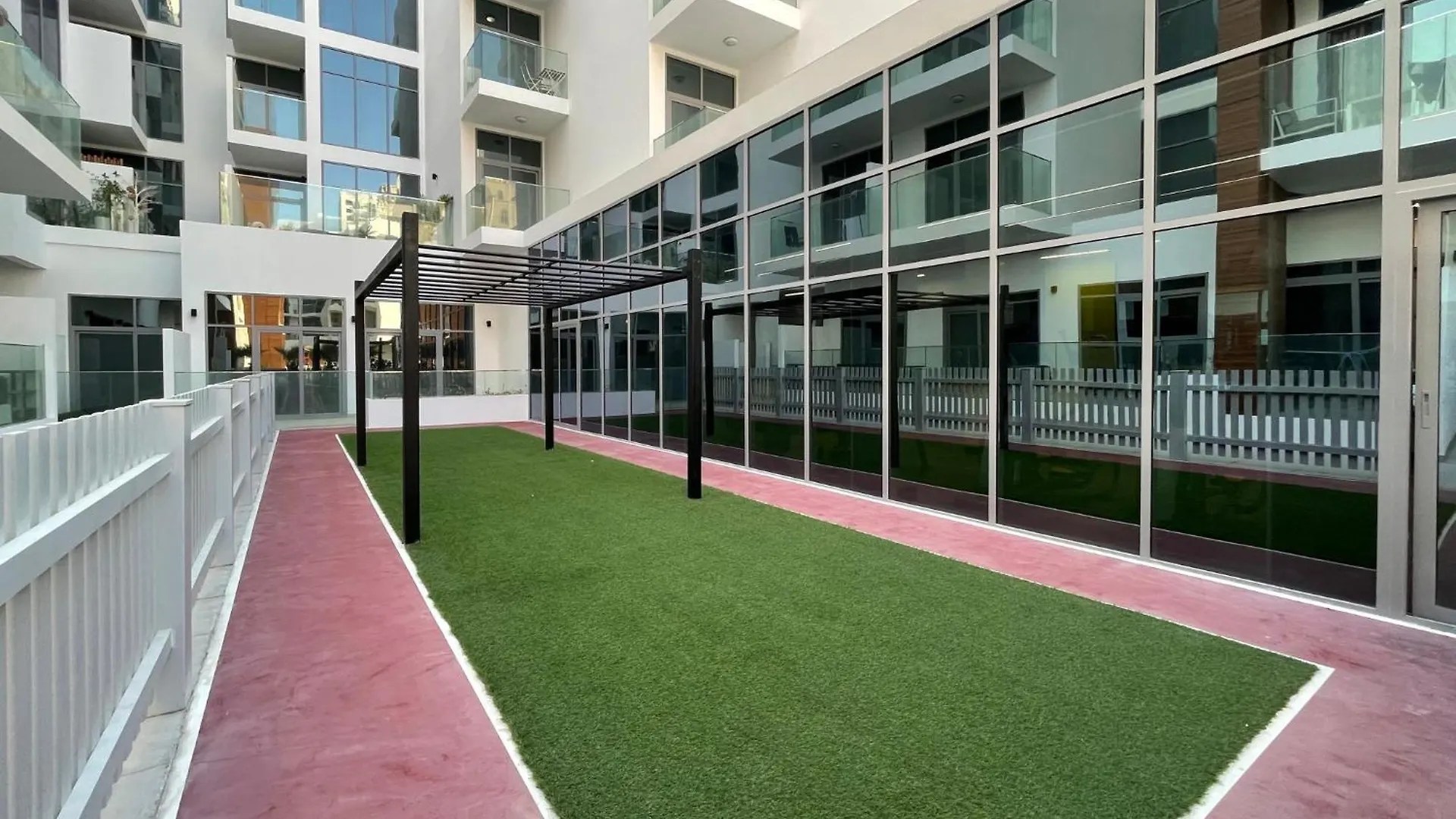 The Smart Concierge - Pantheon Elysee Dubai Apartment